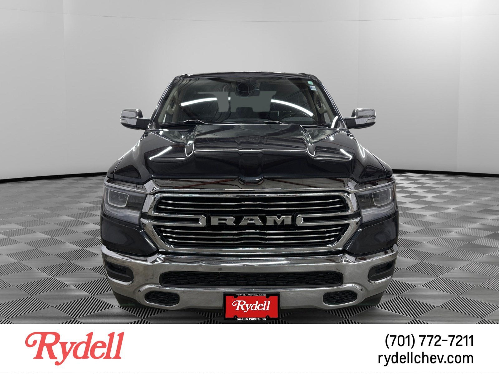 2020 RAM 1500 Laramie Crew Cab 4x4 5'7" Box