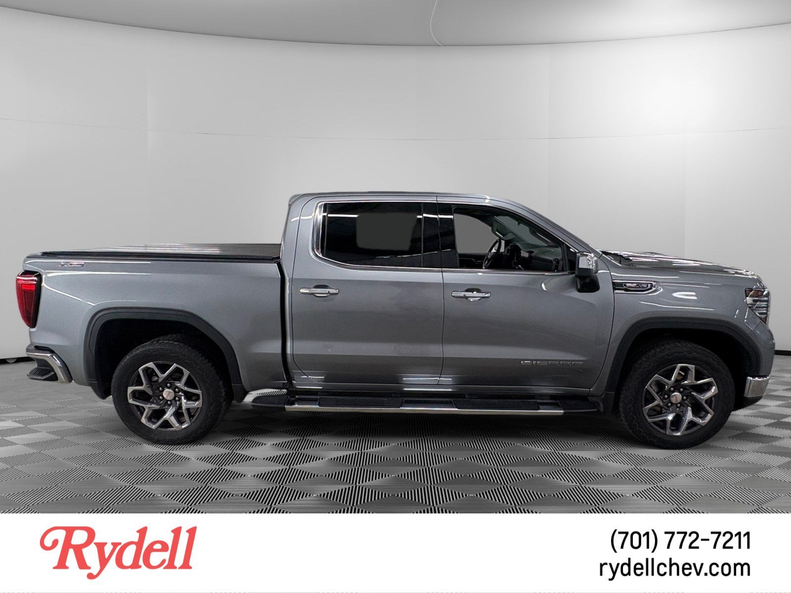 2024 GMC Sierra 1500 SLT