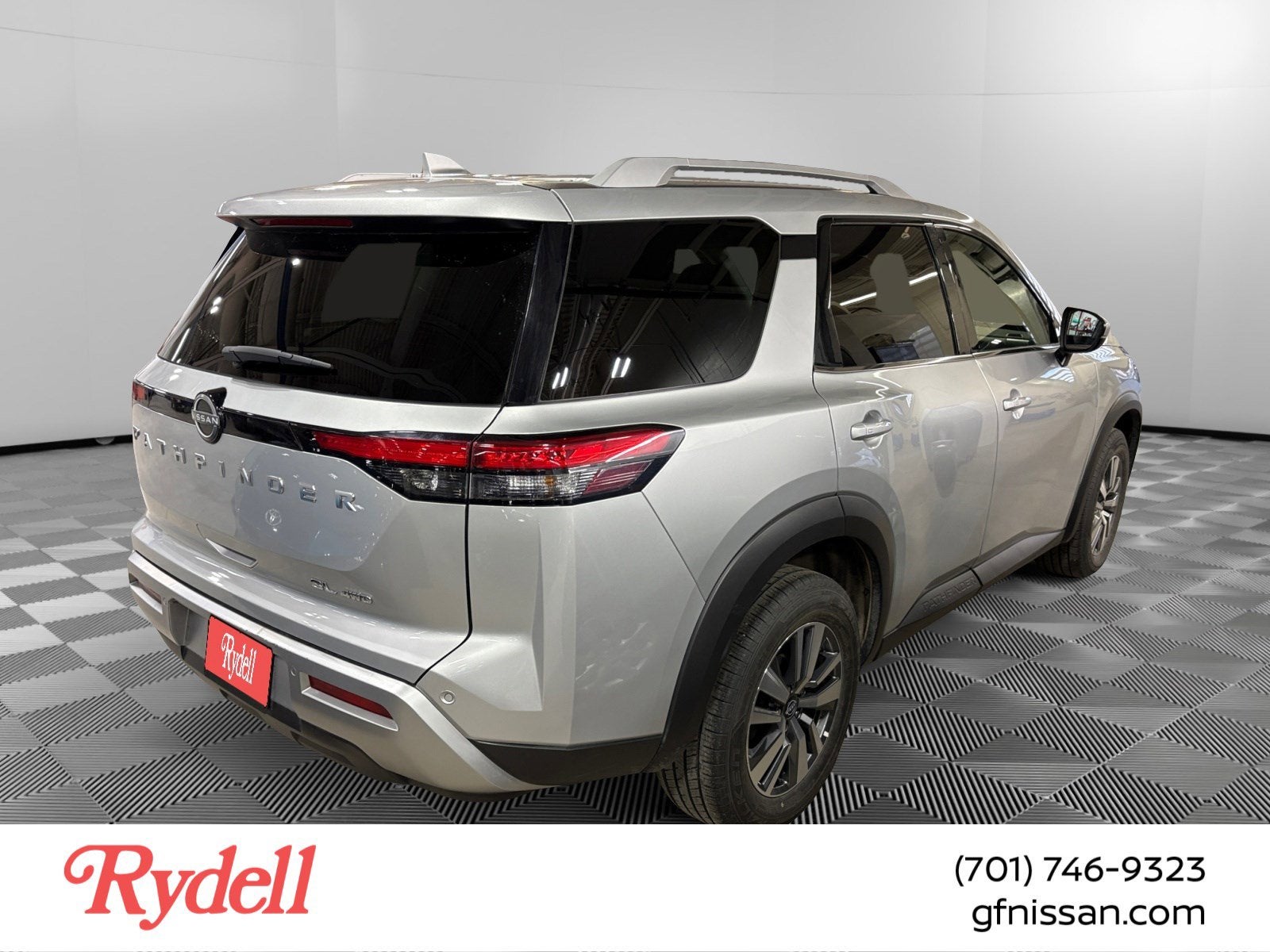 2025 Nissan Pathfinder SL