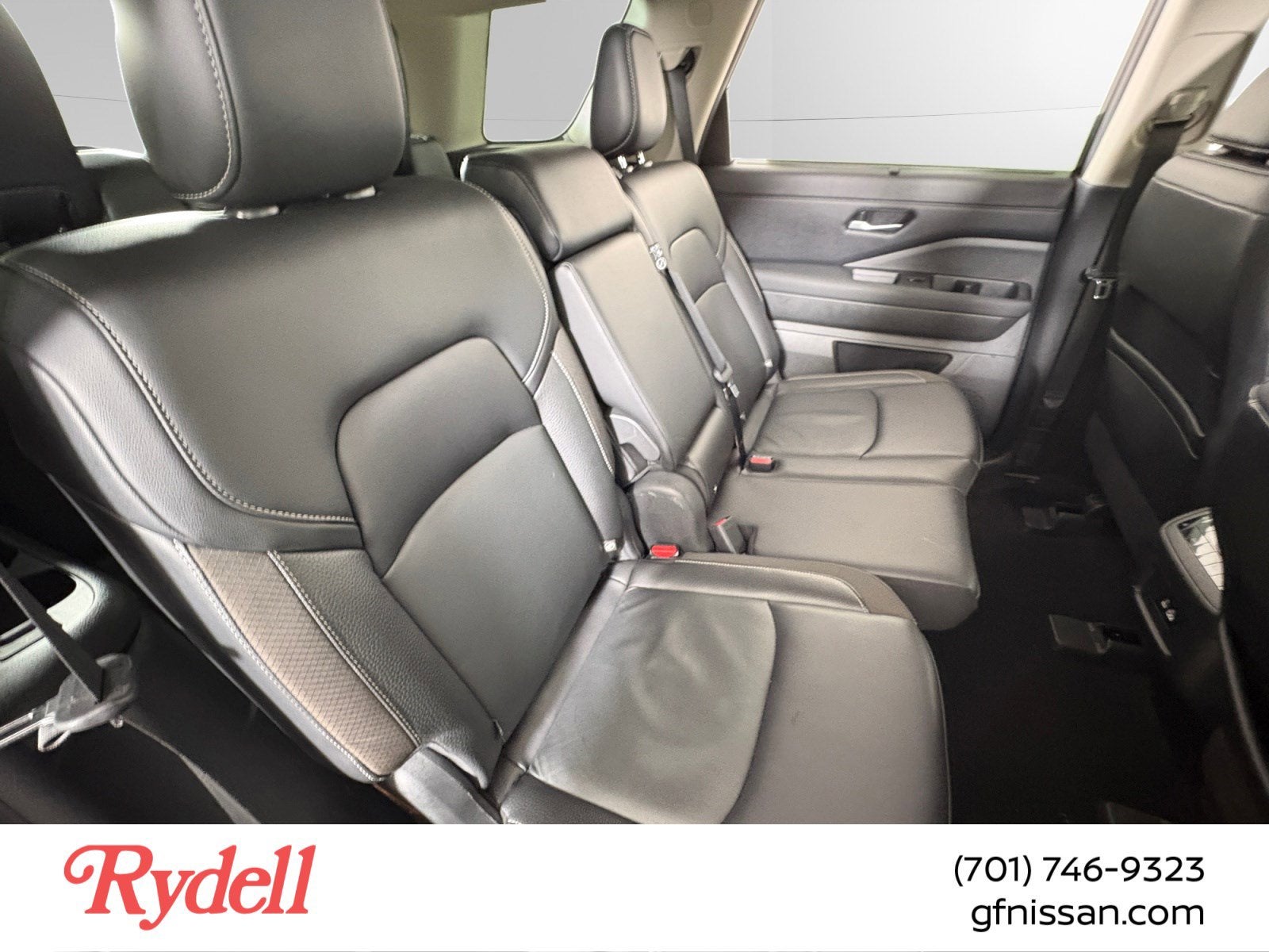 2023 Nissan Pathfinder SL 4WD